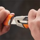 FISKARS CarbonMax Cuttermesser 25mm, Abbrechmesser integrierter Klingenentferner